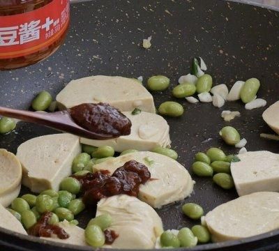 酱香素鸡炒毛豆,毛豆炒素鸡图5