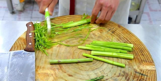 芦笋正宗做法厨师长,芦笋炒肉的清淡做法图2