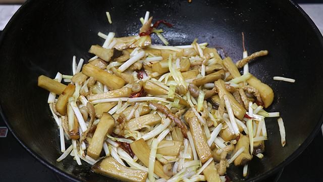 韭黄杏鲍菇炒肉的做法大全,杏鲍菇韭黄炒蛋正确做法黄磊图9