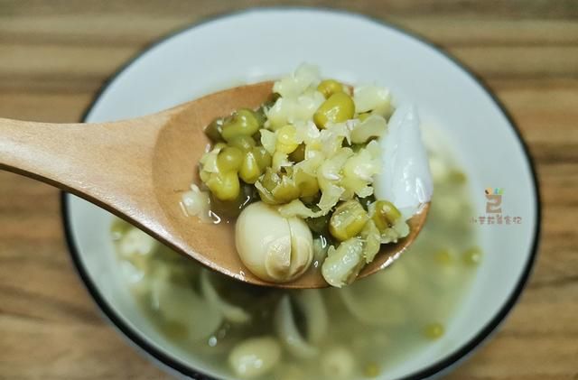 煮绿豆汤最忌浸泡和直接下锅煮,煮绿豆汤需要提前浸泡一晚图3