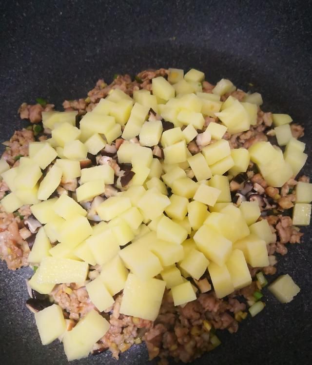 这道拌饭不好吃算我输，做法简单，有菜有肉有饭，大人孩子都爱吃图11