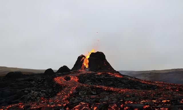 大海里全是水为什么浇不灭火山图4