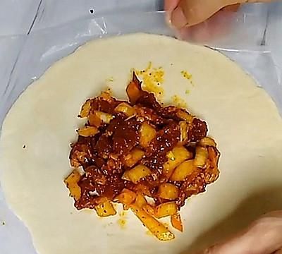 在家做外脆内软香喷喷的烤包子(新疆烤包子皮酥肉嫩鲜香)图4