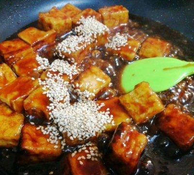 糖醋豆腐这样做比肉还好(糖醋脆皮豆腐的正宗做法)图6