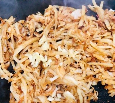 酱香炒饼丝,酱香炒饼丝家常做法图11