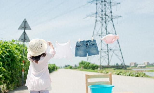 下雨天衣服干燥怎么处理(下雨天衣服发霉怎么补救)图8