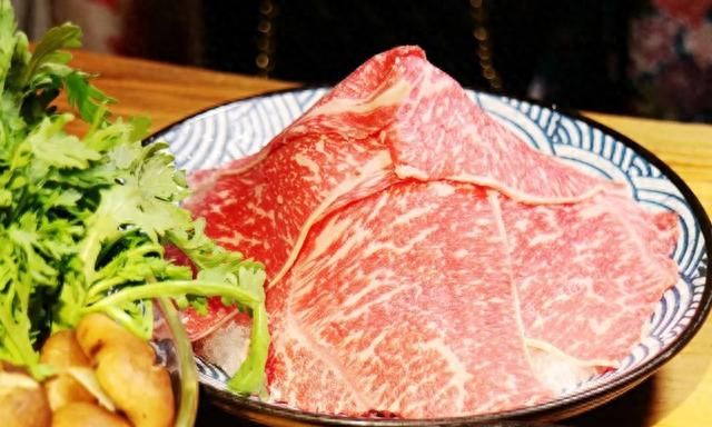 牛肉寿喜锅口感(寿喜锅哪个部位的牛肉好吃)图7