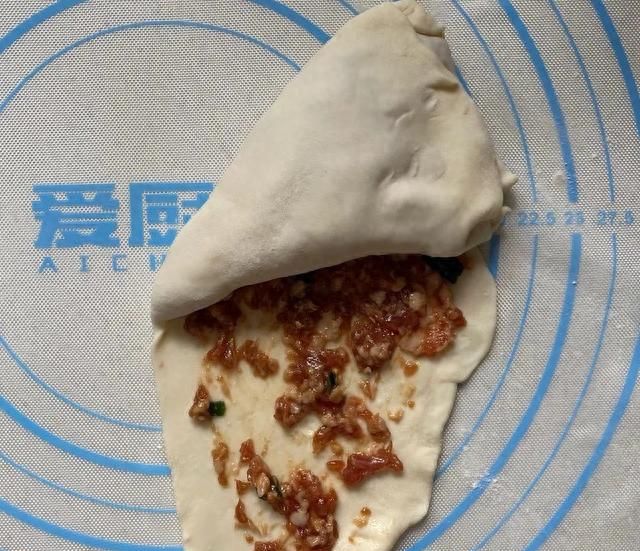 早餐首选!保姆级肉饼教程,无需发面,酥得掉渣,香得流油图8