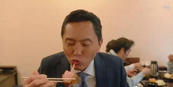 孤独的美食家
，孤独的美食家幕后的艰辛：一集吃50家店，主演“五郎”就是吃不胖图21