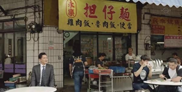 孤独的美食家
，孤独的美食家幕后的艰辛：一集吃50家店，主演“五郎”就是吃不胖图23