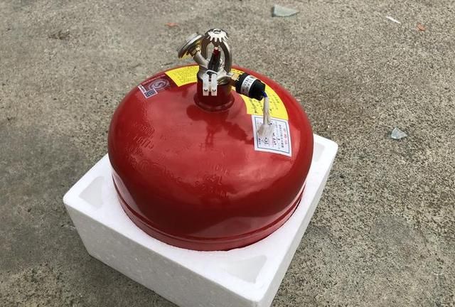 你见过这种“红灯笼”吗？据说是灭火神器，杭州消防今天实测，结果惊人图6