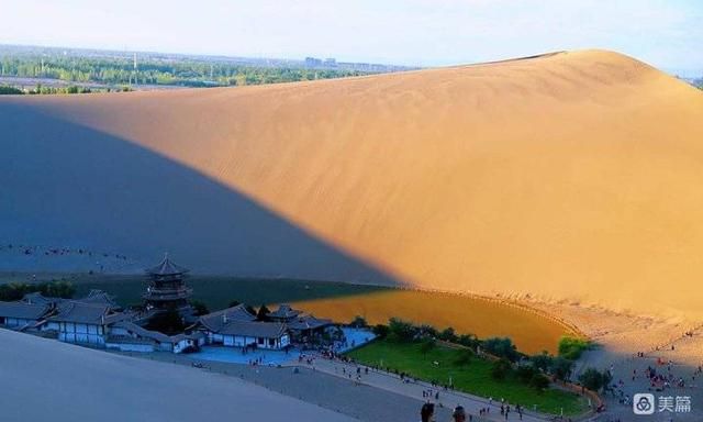 鸣沙山月牙泉(鸣沙山月牙泉值得游玩吗)图1