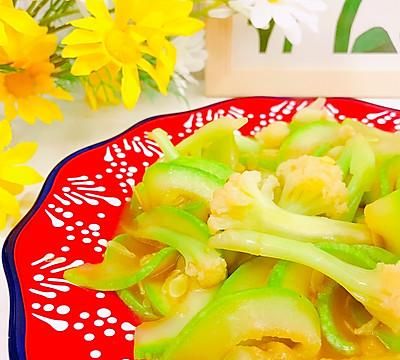 花菜西葫芦搭配怎么炒好吃(西葫芦炒花菜做法)图13