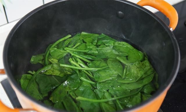 包饺子，用它代替面粉做饺子皮，晶莹剔透能看见馅料，筋道特好吃图6