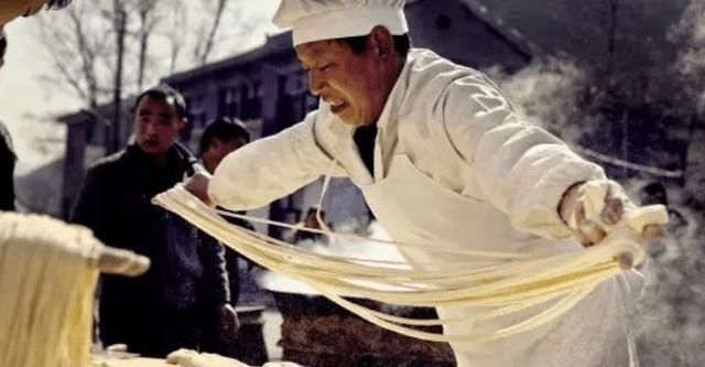 和面时为什么要加油(面条和面要不要加食用油)图3