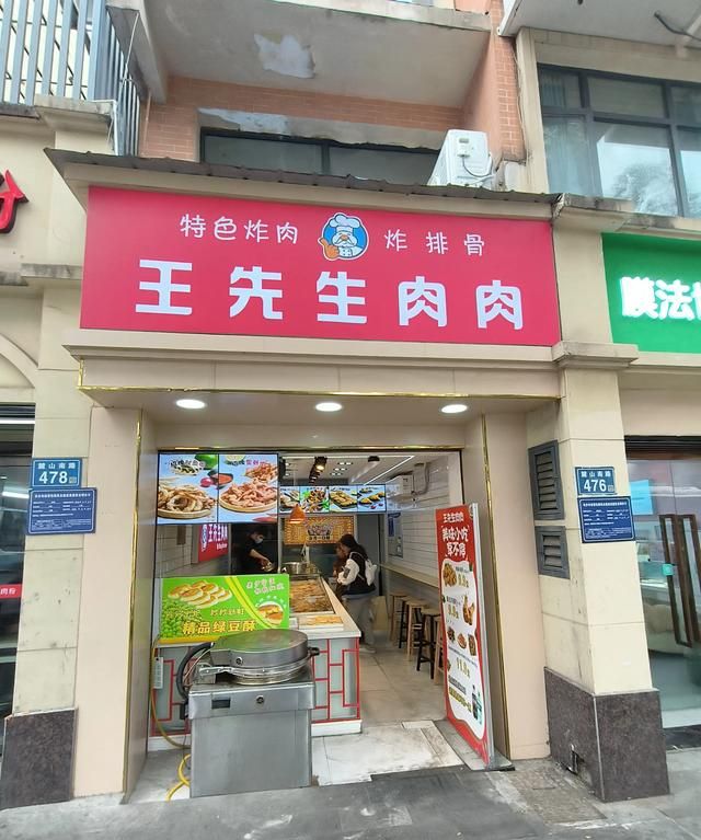 大学城的美食街在哪,大学城美食街夜晚霓虹灯璀璨图5