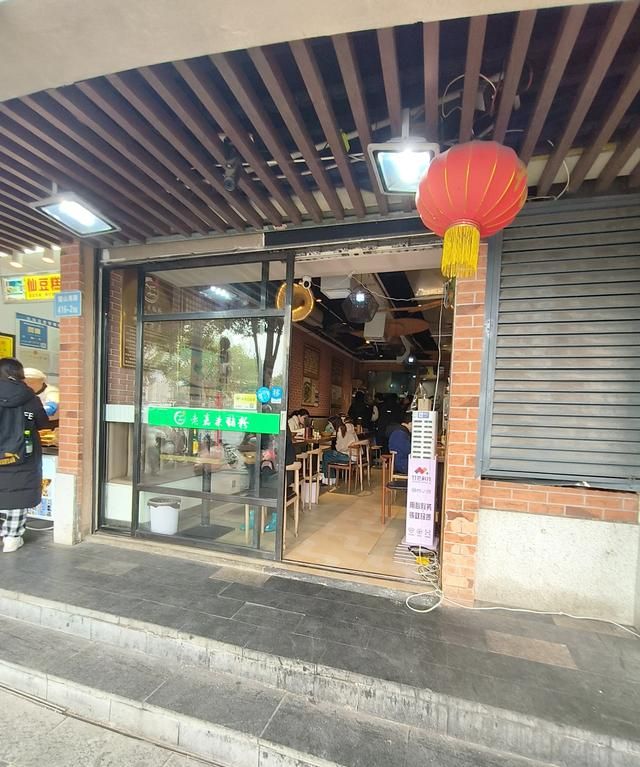 大学城的美食街在哪,大学城美食街夜晚霓虹灯璀璨图25