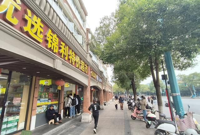 大学城的美食街在哪,大学城美食街夜晚霓虹灯璀璨图27