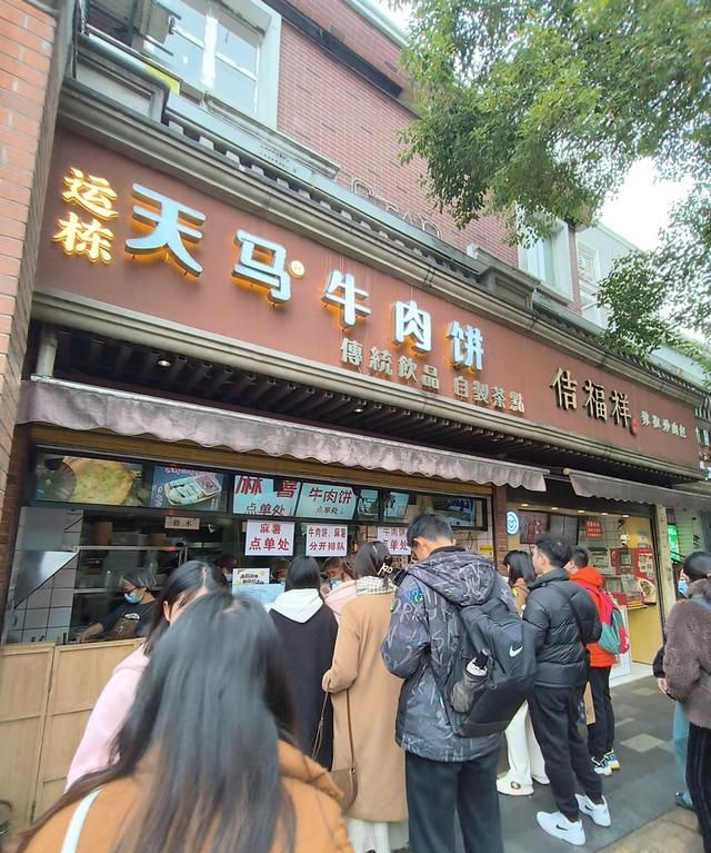 大学城的美食街在哪,大学城美食街夜晚霓虹灯璀璨图31