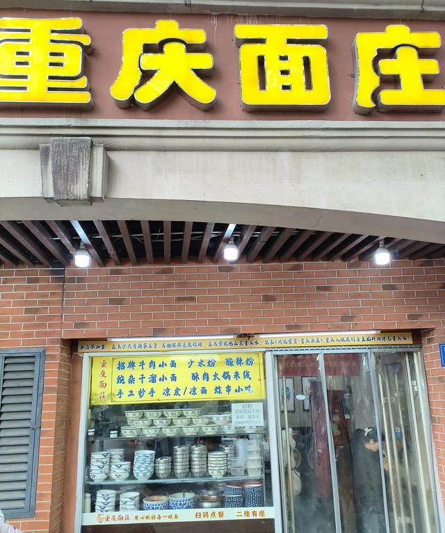 大学城的美食街在哪,大学城美食街夜晚霓虹灯璀璨图48