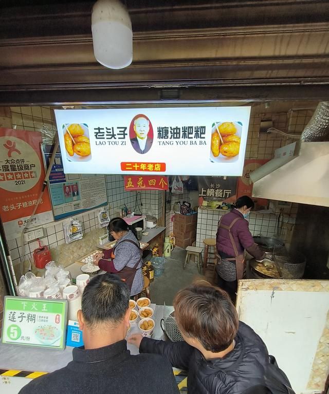 大学城的美食街在哪,大学城美食街夜晚霓虹灯璀璨图57