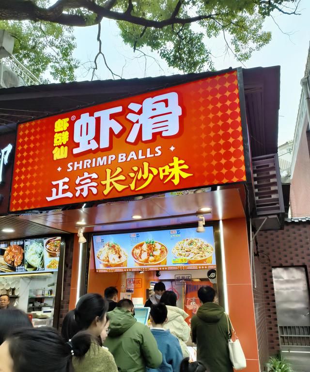 大学城的美食街在哪,大学城美食街夜晚霓虹灯璀璨图81