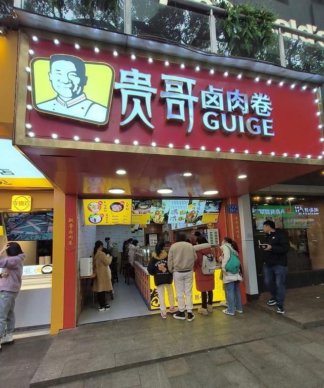 大学城的美食街在哪,大学城美食街夜晚霓虹灯璀璨图84