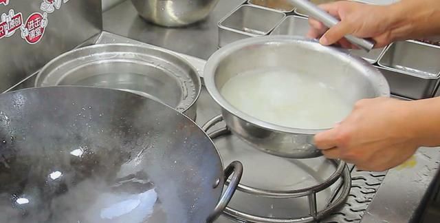 肉丸子汤怎么做鲜嫩家庭做法,肉丸子汤的做法简单易学图16