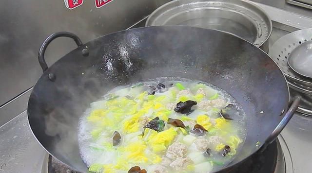 肉丸子汤怎么做鲜嫩家庭做法,肉丸子汤的做法简单易学图20