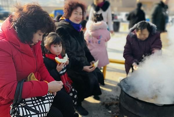 “早穿皮袄，午穿纱，围着火炉吃西瓜”品瓜活动在新疆鄯善演绎图2