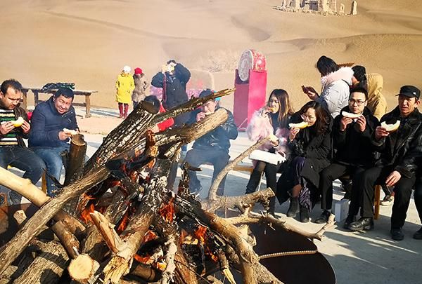 “早穿皮袄，午穿纱，围着火炉吃西瓜”品瓜活动在新疆鄯善演绎图7