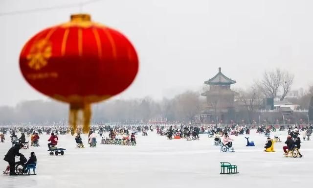 美食狂欢
，北京什刹海年味渐浓：冰上嘉年华、美食狂欢，乐享除夕之夜！图5