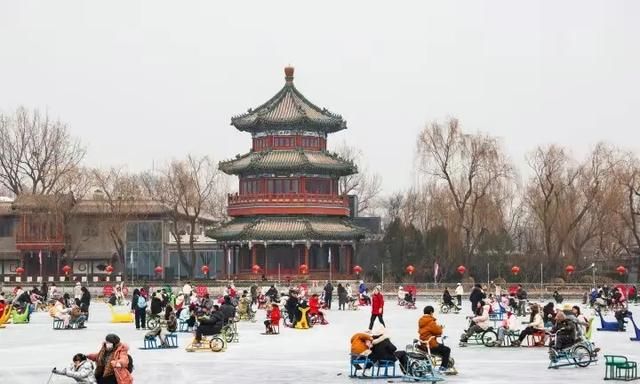 美食狂欢
，北京什刹海年味渐浓：冰上嘉年华、美食狂欢，乐享除夕之夜！图6