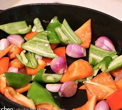 这道肉食爱好｜蒜香黑椒牛肋排，家人天天求我做