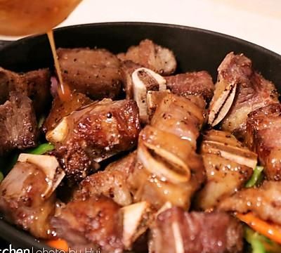 这道肉食爱好｜蒜香黑椒牛肋排，家人天天求我做