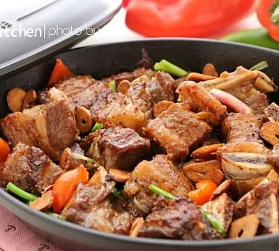 这道肉食爱好｜蒜香黑椒牛肋排，家人天天求我做