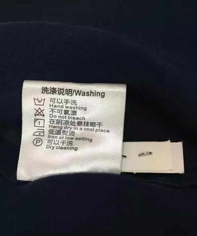 为什么桑蚕丝的衣服一洗就容易发白，那究竟该怎么洗呢。