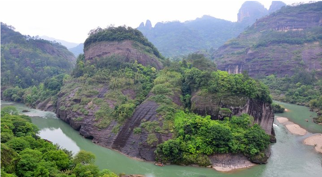 福建省武夷山市，原名崇安，福建省唯一以名山命名的旅游城市