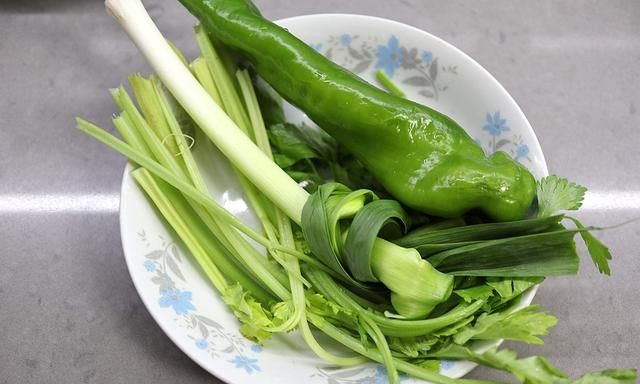 都爱吃鲜泥鳅，却不知泥鳅干更过瘾，酥脆不油腻，下酒下饭有口福