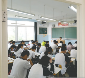 大二学生每天早7点40开始上早自习 学生为这事闹开锅了