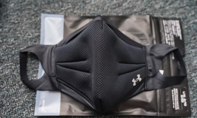 Under Armour 运动口罩开箱：有型又舒适，透气又保暖