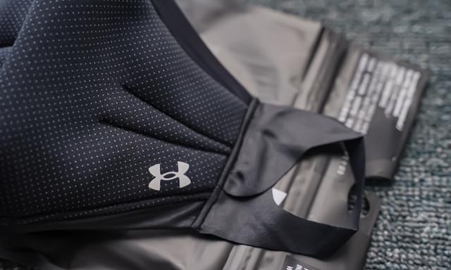 Under Armour 运动口罩开箱：有型又舒适，透气又保暖