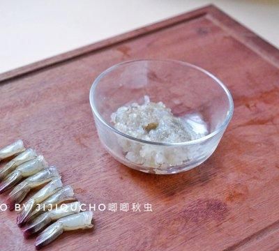 外酥里嫩的油炸黄金凤尾虾球这样吃，换个口味换种心情