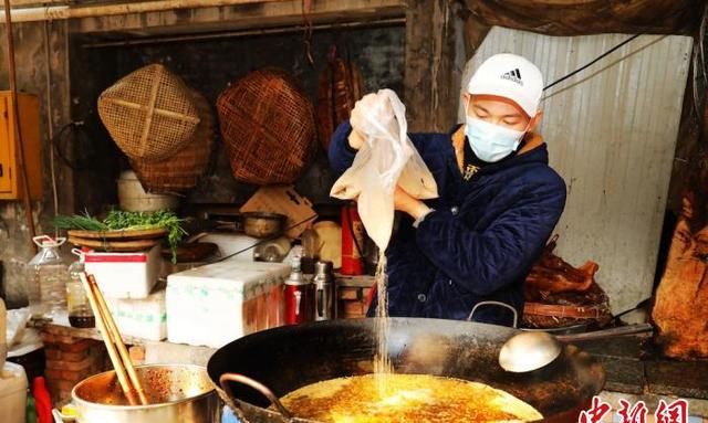 四川泸州：卤味香飘新年到 家常味里是乡愁