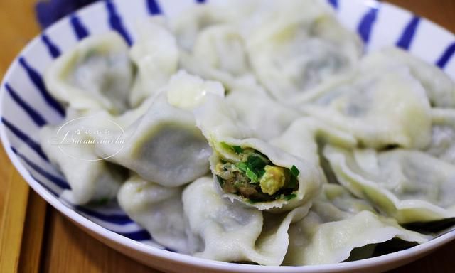 韭菜馅饺子好吃，调馅有技巧，不出汤味道香，方法超实用