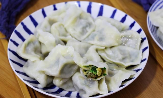 韭菜馅饺子好吃，调馅有技巧，不出汤味道香，方法超实用