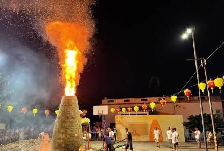 烧禾楼、舞火龙、吃菱角、扎花灯……这些有趣的广府中秋习俗你知道几个？