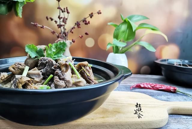 鸡肉搭配什么食材煲汤
图1