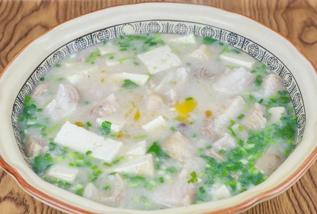 羊肉汤千万不能乱炖，按照厨师长的操作步骤来，汤白肉烂没膻味