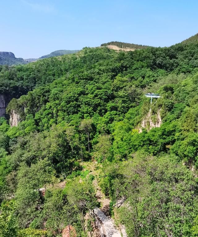 博山和尚房，红叶柿岩美景醉人，体验七彩玻璃栈道、玻璃滑道惊险